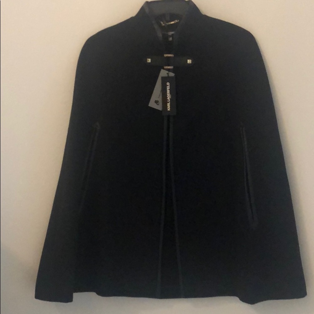 Women cape/coat